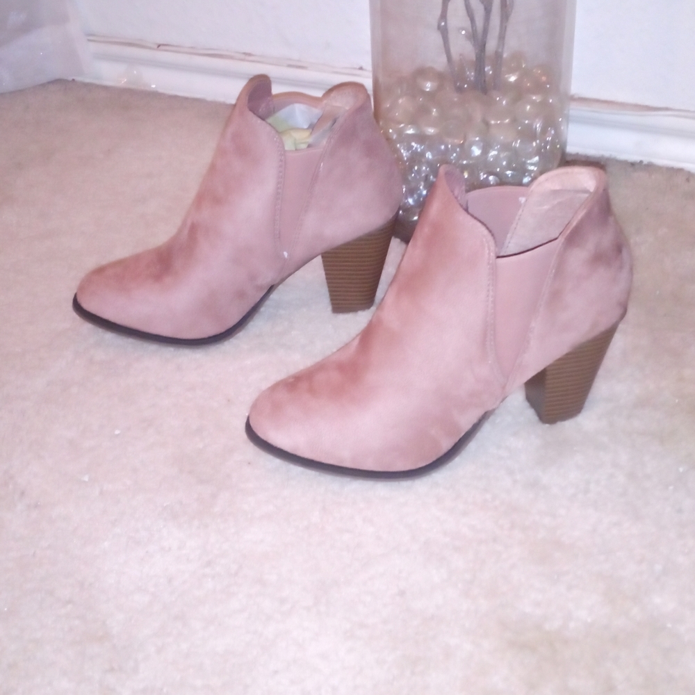 Beautiful Dusty rose pink boots size 8
